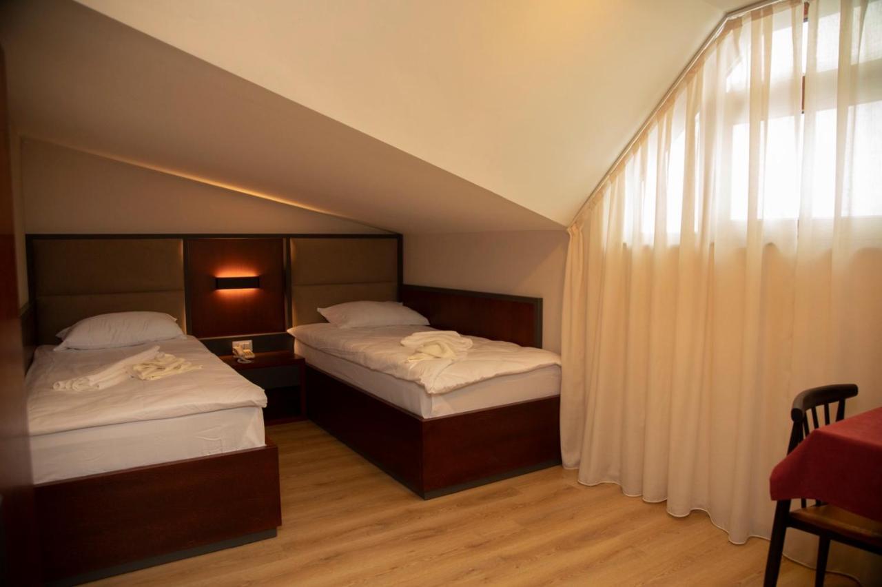 Hotel Oferta 프리즈렌 외부 사진